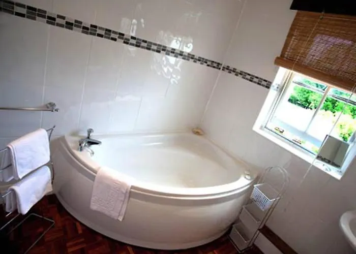 Strands Hotel/screes & Micro Brewery فندق 3*